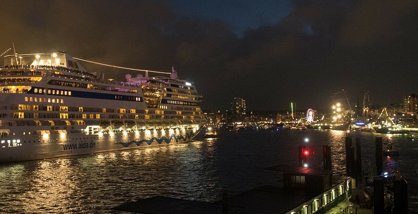 Hamburg Hafengeburtstag Panorama bei Nacht